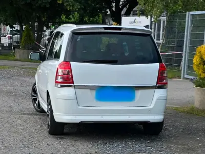 Gebraucht Opel Zafira OPC 115 PS (84 kW) 2010 Weiß Van / Kleinbus