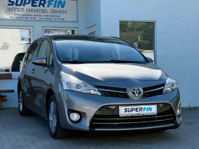 Gebraucht Toyota Verso Comfort 111 PS (81 kW) 2016 Silber Van / Kleinbus