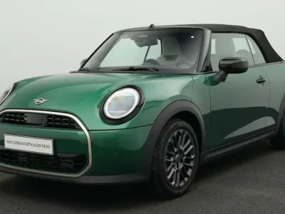 Gebraucht Mini Cooper Cabriolet Favoured 163 PS (119 kW) 2025 Grün Cabrio