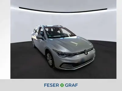Gebraucht VW Golf VIII Life 131 PS (96 kW) 2024 Reflexsilber Kombi