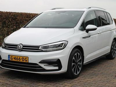 Gebraucht VW Touran Highline 150 PS (110 kW) 2019 Weiß Van / Kleinbus