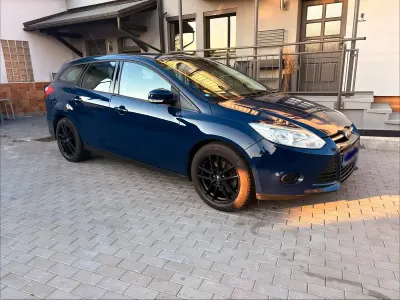 Gebraucht Ford Focus 140 PS (102 kW) 2014 Blau Kombi