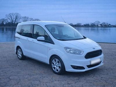 Gebraucht Ford Tourneo Courier Trend 75 PS (55 kW) 2017 Weiß Van / Kleinbus