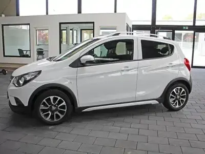 Usata Opel Karl Rocks 73 CV (53 kW) 2019 Bianco Utilitaria