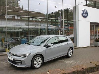Gebraucht VW Golf VIII Life 150 PS (110 kW) 2024 Mondsteingrau Limousine