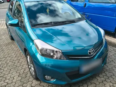 Gebraucht Toyota Yaris 69 PS (50 kW) 2014 Blau Kleinwagen