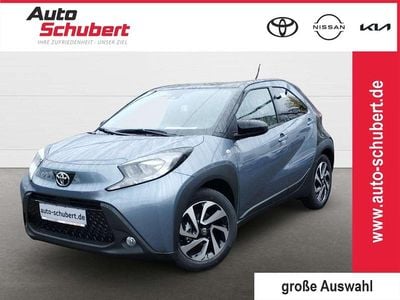Neu Toyota Aygo X 72 PS (52 kW) 2025 Celestite grey (1k3)/ black mi SUV