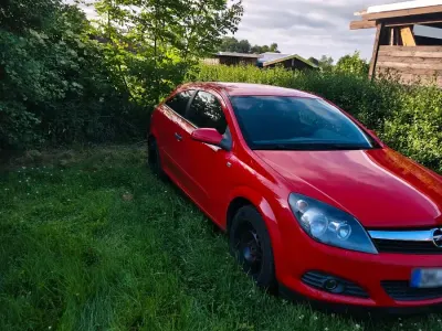 Gebraucht Opel Astra GTC 90 PS (66 kW) 2009 Rot Coupé
