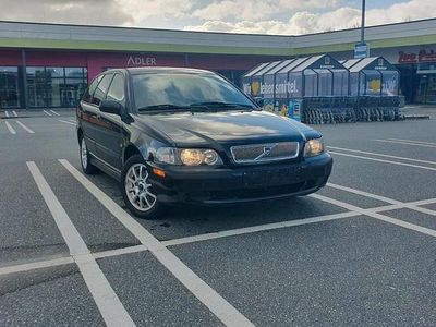 Gebraucht Volvo V40 122 PS (89 kW) 2001 Schwarz Kombi