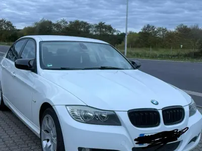 Gebraucht BMW 318 143 PS (105 kW) 2011 Weiß Limousine