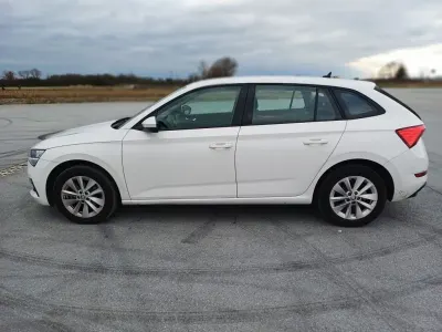 Gebraucht Skoda Scala Ambition 110 PS (80 kW) 2023 Weiß Kleinwagen