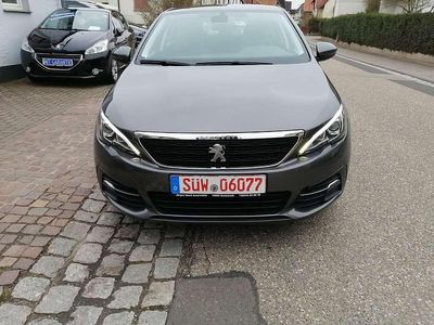 Gebraucht Peugeot 308 Active 110 PS (80 kW) 2020 Lackierung platiniumgrau Kleinwagen