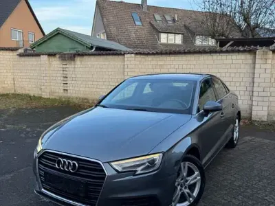 Gebraucht Audi A3 Sport 116 PS (85 kW) 2019 Grau Limousine