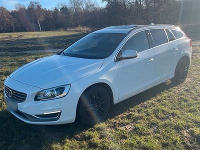 Gebraucht Volvo V60 215 PS (158 kW) 2014 Weiß Kombi
