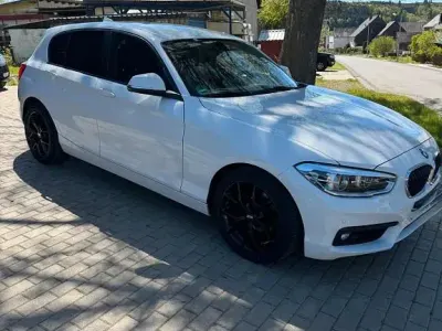 Gebraucht BMW 118 Advantage 136 PS (100 kW) 2018 Weiß Kleinwagen