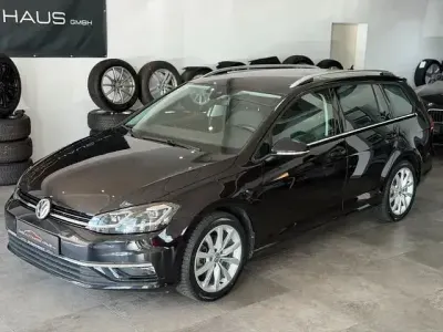 Gebraucht VW Golf VII Highline 150 PS (110 kW) 2020 Deep blackperleffekt Kombi