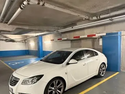 Gebraucht Opel Insignia Edition 160 PS (117 kW) 2011 Weiß Limousine