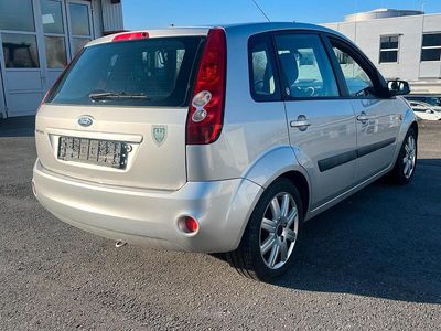 Silber Gebraucht 2007 Ford Fiesta Kleinwagen | 1.990 €