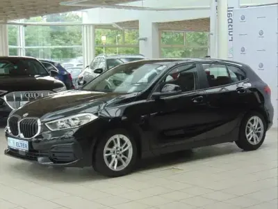 Gebraucht BMW 118 Advantage 140 PS (102 kW) 2019 Schwarz ii/bonnet fluid black Kleinwagen