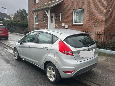 Gebraucht Ford Fiesta 95 PS (69 kW) 2011 Silber Kleinwagen