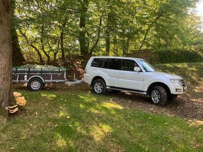 Weiß Gebraucht 2016 Mitsubishi Pajero SUV | 28.500 € (Etwas zu teuer)