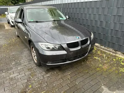 Gebraucht BMW 320 2005 Grau Limousine