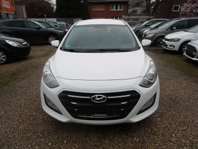 Usado Hyundai i30 110 CV (80 kW) 2015 Blanco Familiar
