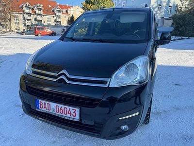 Schwarz Gebraucht 2017 Citroën Berlingo Shine Van / Kleinbus | 8.900 € (Fairer Preis)