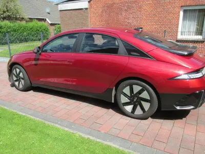Gebraucht Hyundai Ioniq 6 Techniq 111 kW (151 PS) 2023 Rot Limousine