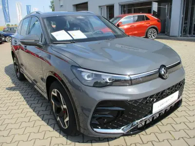 Neu VW Tiguan R-line 150 PS (110 kW) 2026 Grau SUV
