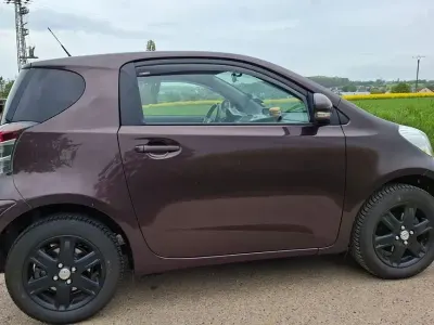 Gebraucht Toyota iQ 68 PS (50 kW) 2010 Violet Kleinwagen