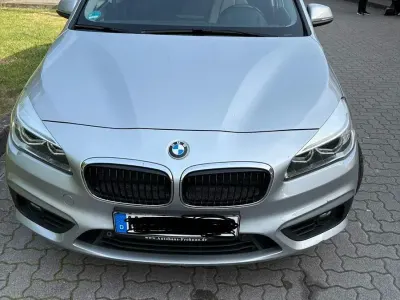 Gebraucht BMW 220 Gran Tourer Sport Line 190 PS (139 kW) 2017 Silber Van / Kleinbus