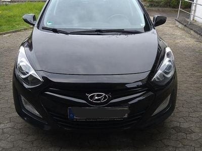 Gebraucht Hyundai i30 Edition 99 PS (72 kW) 2014 Schwarz Limousine