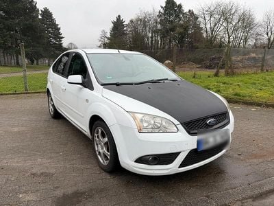 Weiß Gebraucht 2007 Ford Focus Limousine | 2.900 € (Etwas zu teuer)