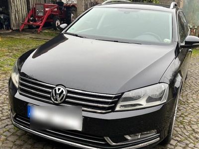 Second-hand VW Passat Sportline 140 CP (102 kW) 2011 Negru Break