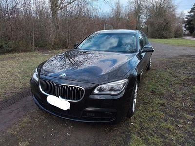 Gebraucht BMW 750 M Sport 435 PS (319 kW) 2014 Schwarz Limousine