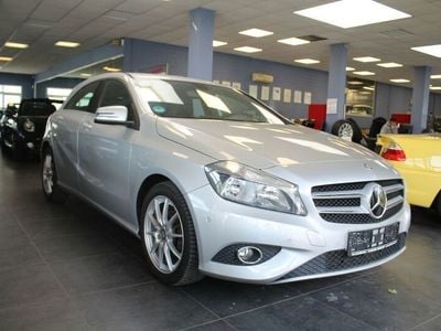 Gebraucht Mercedes A180 Urban 109 PS (80 kW) 2013 Polarsilber metallic Limousine
