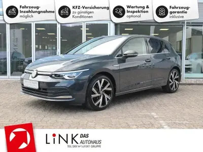 Gebraucht VW Golf VIII Style 150 PS (110 kW) 2024 Uranograu Limousine