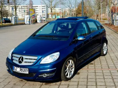 Gebraucht Mercedes B180 116 PS (85 kW) 2010 Blau Van / Kleinbus