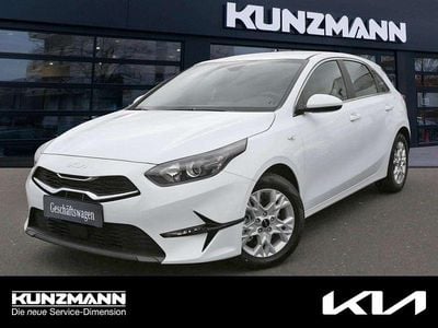 Carraraweiß Gebraucht 2025 Kia Ceed Comfort Kleinwagen | 23.449 € (Guter Preis)