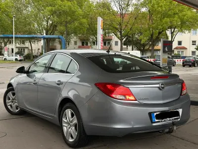 Używany Opel Insignia 140 KM (102 kW) 2009 Srebrny Sedan/Limuzyna