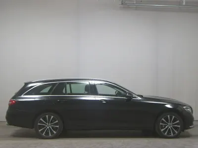 Second-hand Mercedes E300 Avantgarde 306 CP (225 kW) 2022 Negru Break
