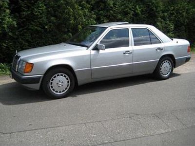 Gebraucht Mercedes E230 132 PS (97 kW) 1992 Silber Limousine