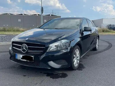 Gebraucht Mercedes A200 Urban 156 PS (114 kW) 2013 Schwarz Kleinwagen