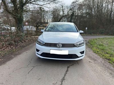Weiß Gebraucht 2017 VW Golf Sportsvan Trendline Van / Kleinbus | 13.800 € (Fairer Preis)