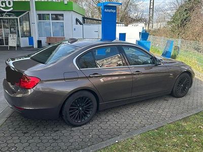 Gebraucht BMW 320 184 PS (135 kW) 2014 Braun Limousine