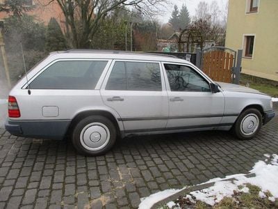 Gebraucht Mercedes E230 132 PS (97 kW) 1988 Silber Kombi