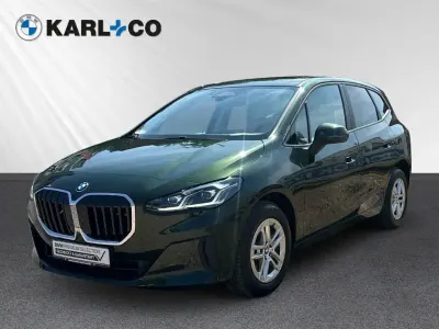 Gebraucht BMW 220 Active Tourer Luxury Line 156 PS (114 kW) 2023 Gruen Van / Kleinbus