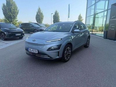 Gebraucht Hyundai Kona Select 100 kW (136 PS) 2021 Shimmering silver / met SUV