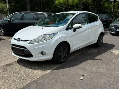 Gebraucht Ford Fiesta 82 PS (60 kW) 2011 Weiß Kleinwagen